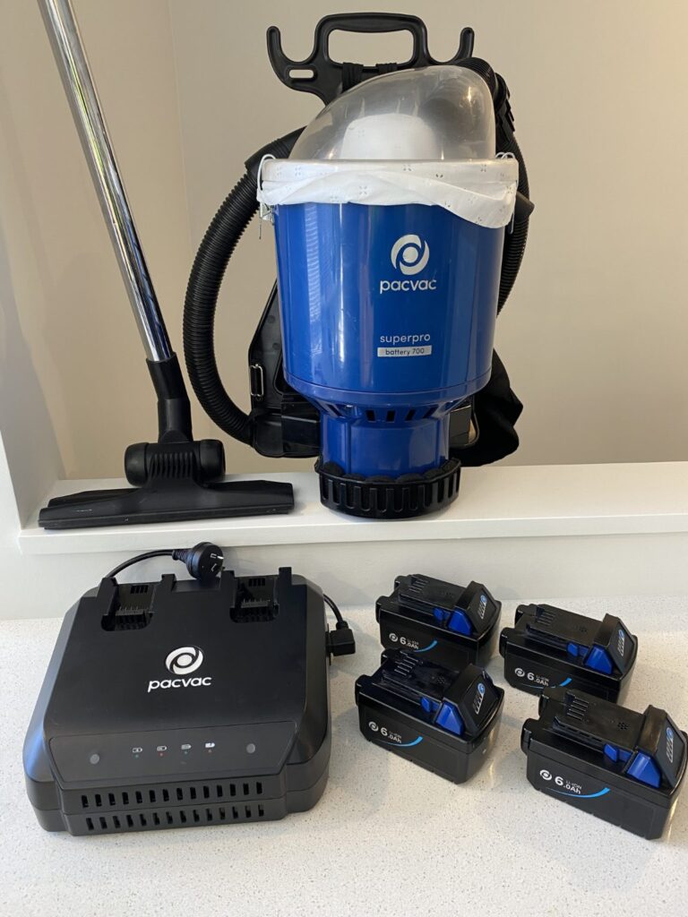 BATTERY PACVAC SUPERPRO 700