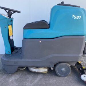 TENNANT RIDE ON SCRUBBER T581